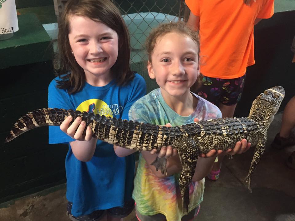 kids at Arkansas Alligator Farm & Petting Zoo, road trips from Dallas