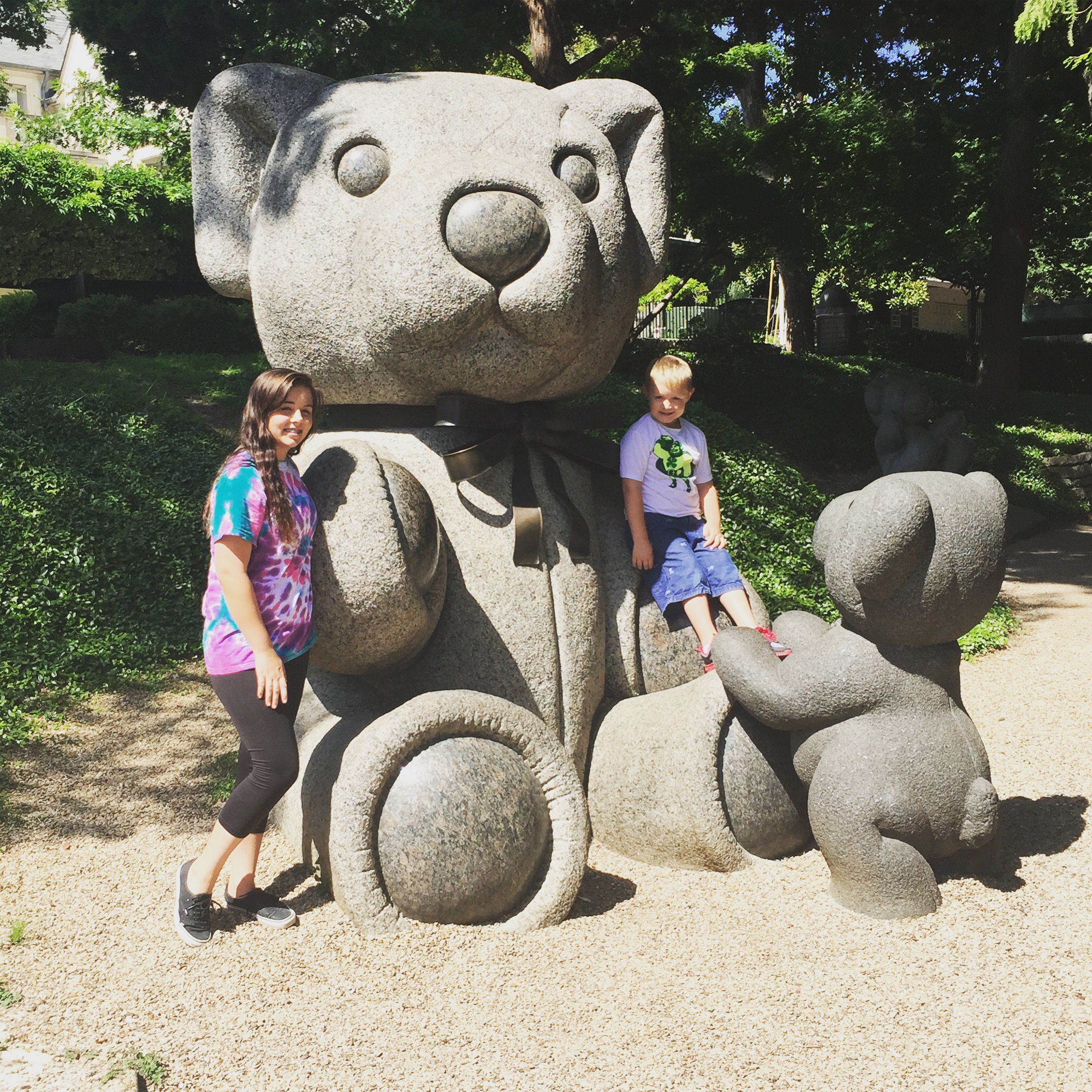 teddy bear statues, lakeside park dallas