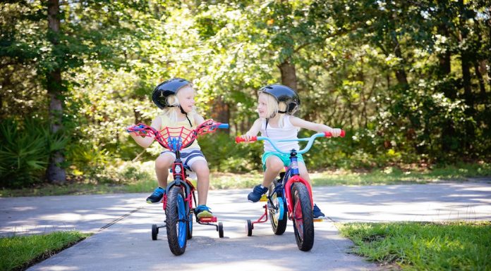 2 kids riding bikes
